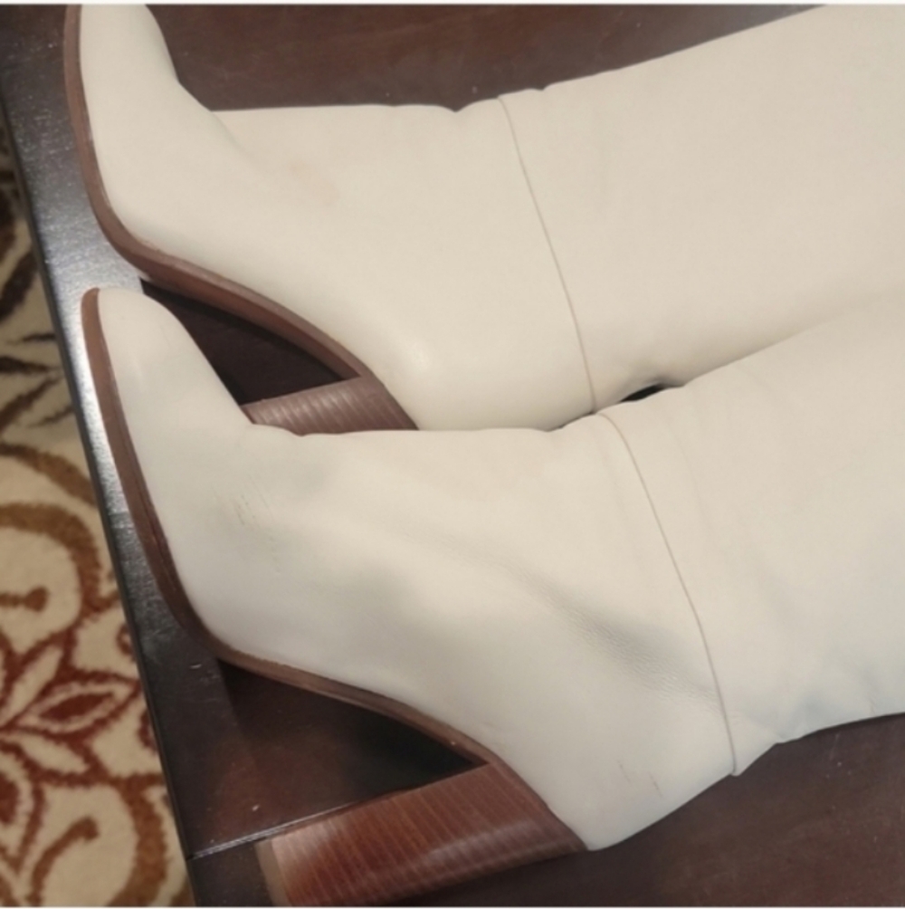Louis Vuitton Off White Women's Boots - Picture 2 of 12